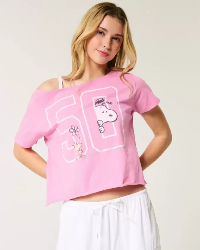 Easy Off-the-Shoulder Snoopy Graphic Tee