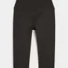 Gilly Hicks Active Recharge Capri Pants