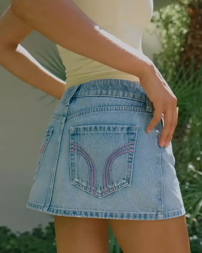 Low-Rise Pink Embroidered Light Wash Denim Mini Skort