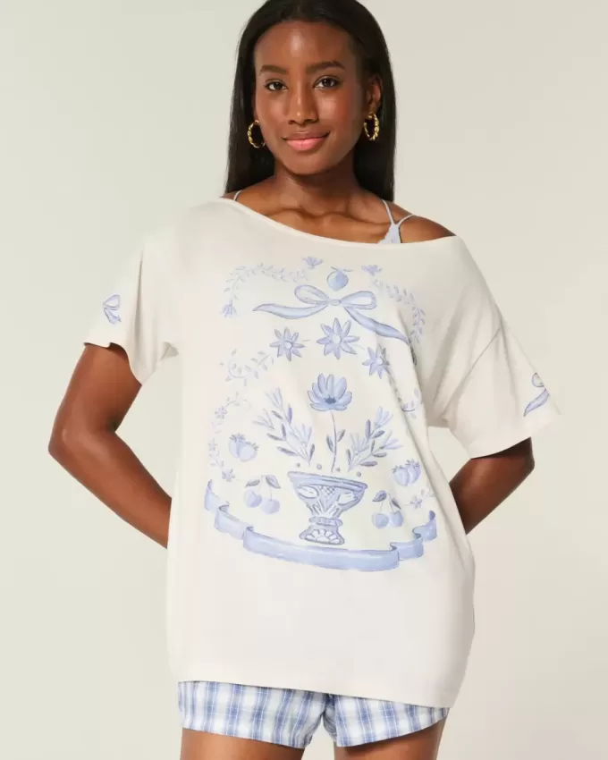 Oversized Off-the-Shoulder Graphic Tee