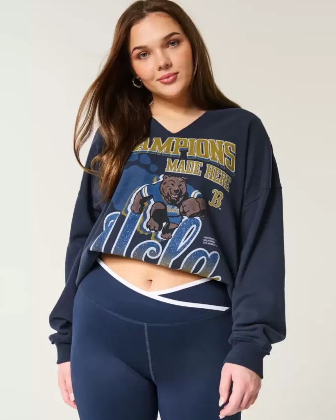 Oversized UCLA Graphic Notch-Neck Sweatshirt Oversized UCLA Graphic Notch-Neck Sweatshirt